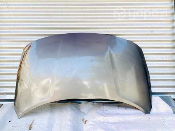 Capot Nissan versa
