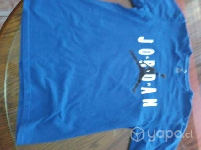 Polera deportiva original Jordan dice M pero S