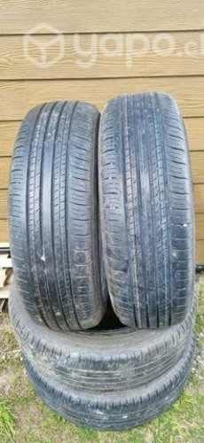 Se venden 4 neumáticos casi nuevos, 225/65/R17