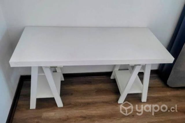 Escritorio blanco, muy amplio