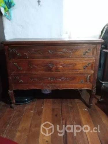 Antigua cómoda