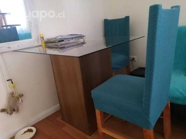 Mesa cuadrada de vidrio