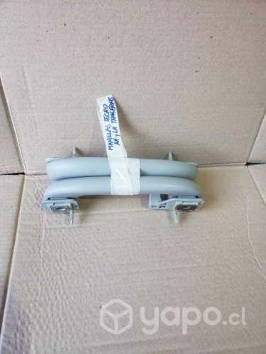 Manillas techo traseras rh y lh tracker 1.8 2017