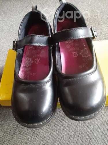 Zapatos de colegio femenino