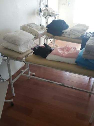 Se regalan 3 camillas para masajes