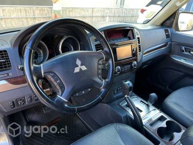 Mitsubishi montero 2015