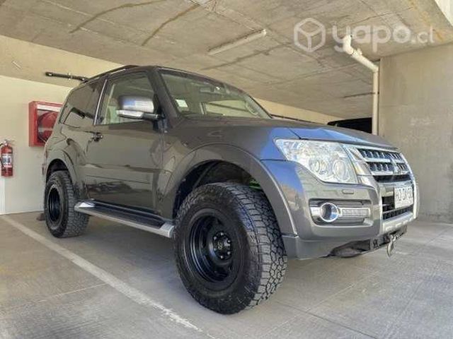 Mitsubishi montero 2015