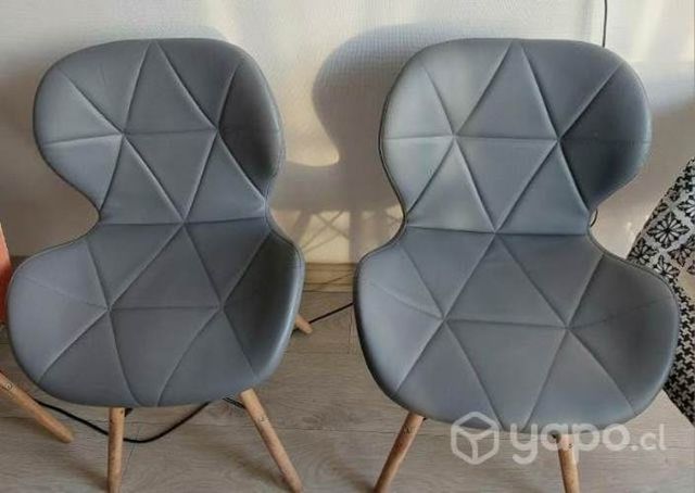 2 Sillas Modernas Eames usadas