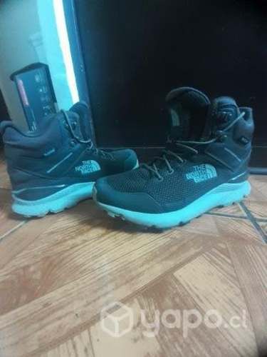 Zapatos de montaña North face impermeables (41)
