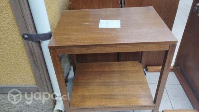 Mesa de TV con ruedas marca CIC