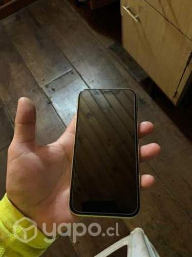 IPhone XR amarillo
