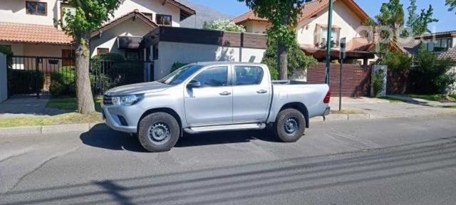 Vendo Hilux 4x2 bencinera única dueña