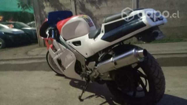 Honda nc30 Kawasaki zxr400 Peugeot 206