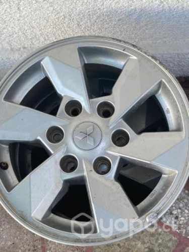 Llanta Mitsubihsi aro 16.
