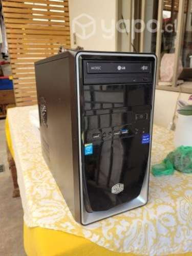 Caja Tower con fuente y lector de CD + Accesorios