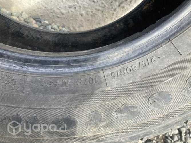 Un neumático Firestone 215 80 R16