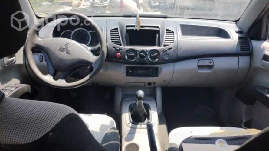 Camioneta Mitsubishi L200 2014