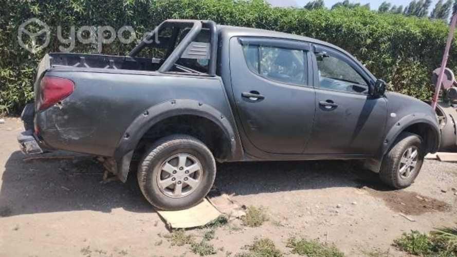 Camioneta Mitsubishi L200 2014