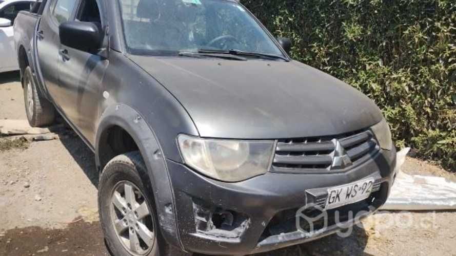 Camioneta Mitsubishi L200 2014