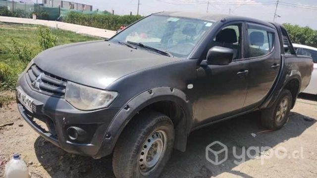 Camioneta Mitsubishi L200 2014