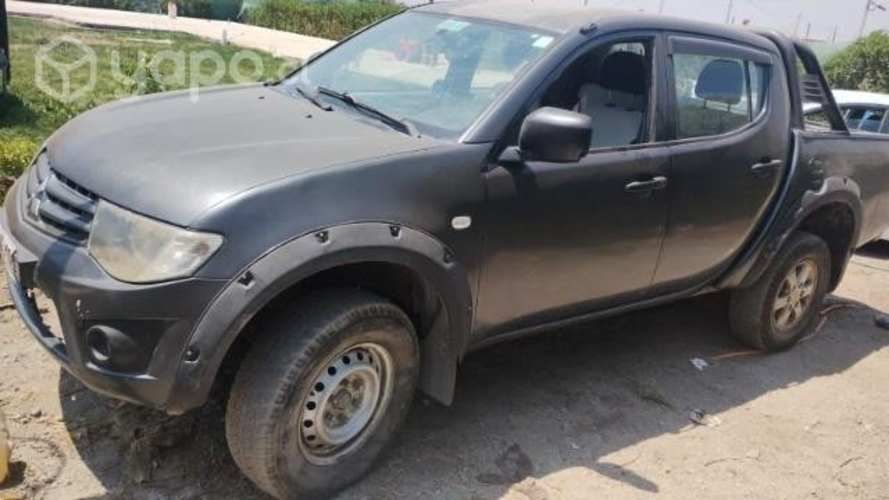 Camioneta Mitsubishi L200 2014