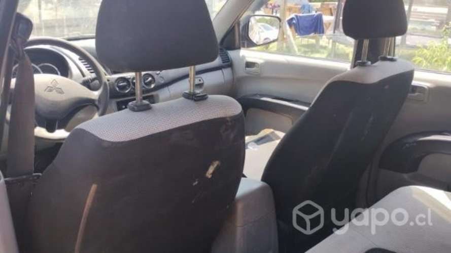 Camioneta Mitsubishi L200 2014