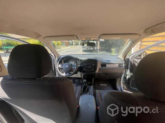 Mitsubishi outlander 2016