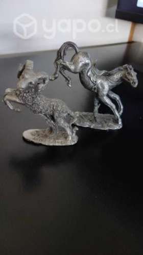 Figuritas de metal caballo y carnero