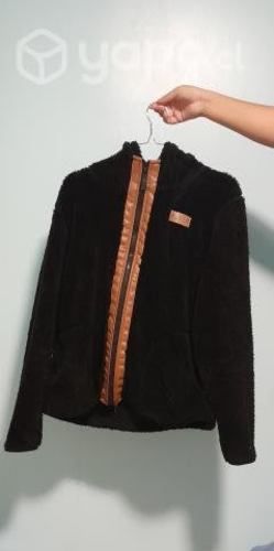 Chaqueta con capucha de Polar