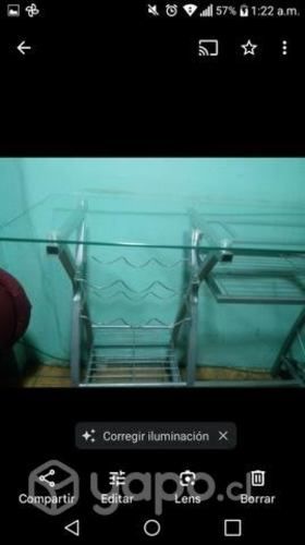 Arrimo con cubierta de vidrio y estructura de meta