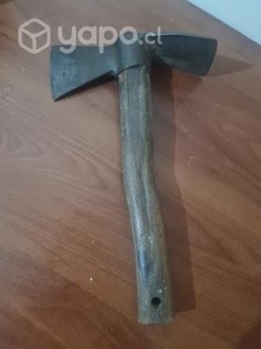Hacha de mano antigua