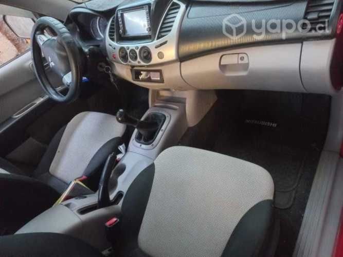 Mitsubishi l200 2014