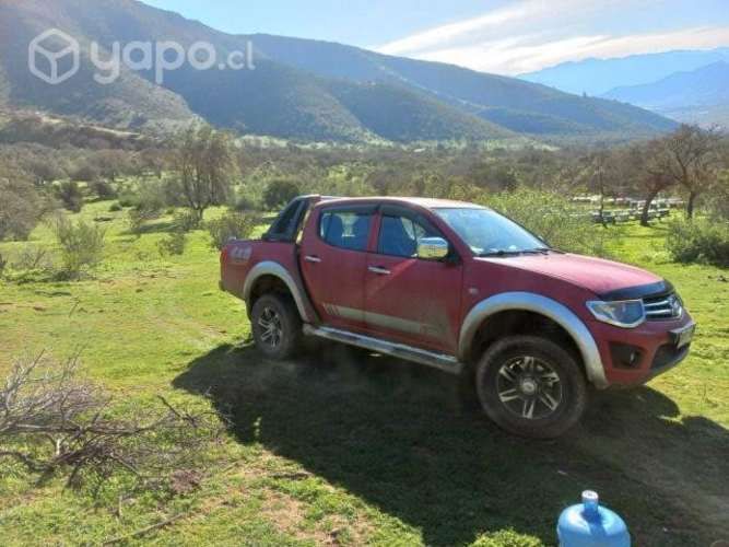 Mitsubishi l200 2014