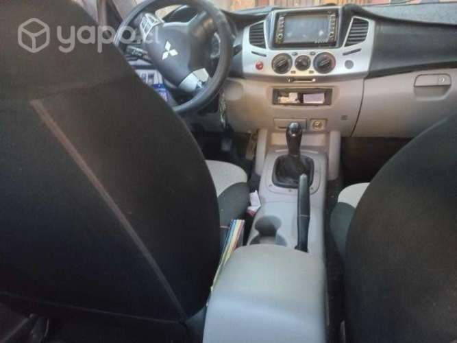 Mitsubishi l200 2014