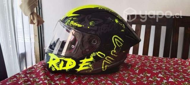 Casco de moto marca ls2