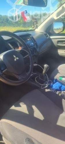 Camioneta mitsubishi