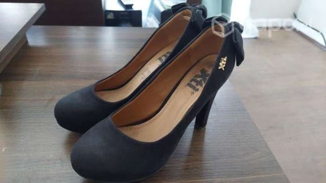 Zapato negro taco alto