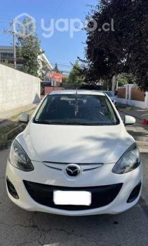 Mazda 2 full 1.5 año  km