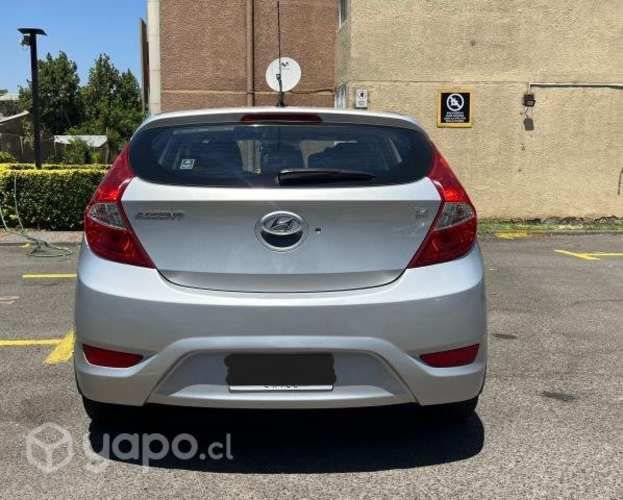 Hyundai accent hatchback (impecable)