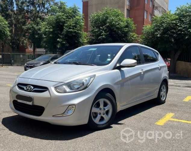 Hyundai accent hatchback (impecable)