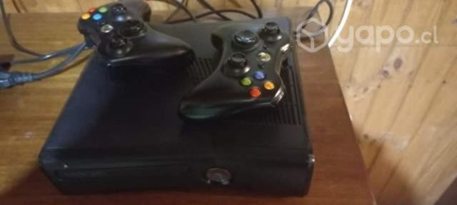 Xbox 360 con dos controles