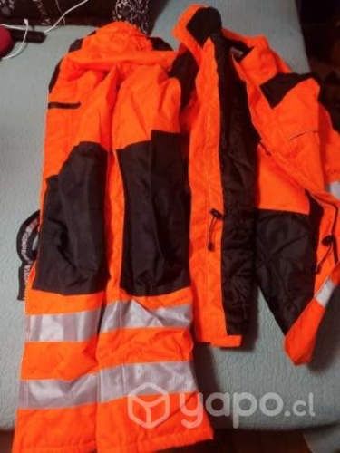 Busco térmico nuevo, pantalón y chaqueta