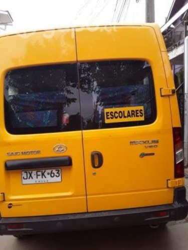 Furgon escolar inscrito para trabajar