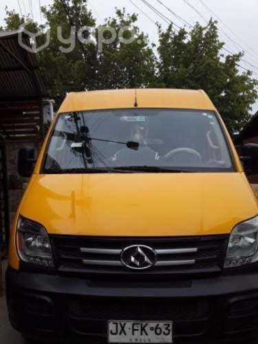 Furgon escolar inscrito para trabajar