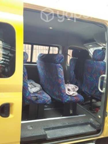 Furgon escolar inscrito para trabajar