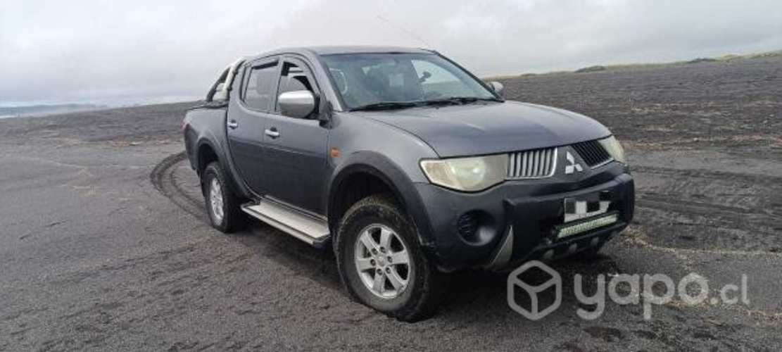Mitsubishi l200 2010