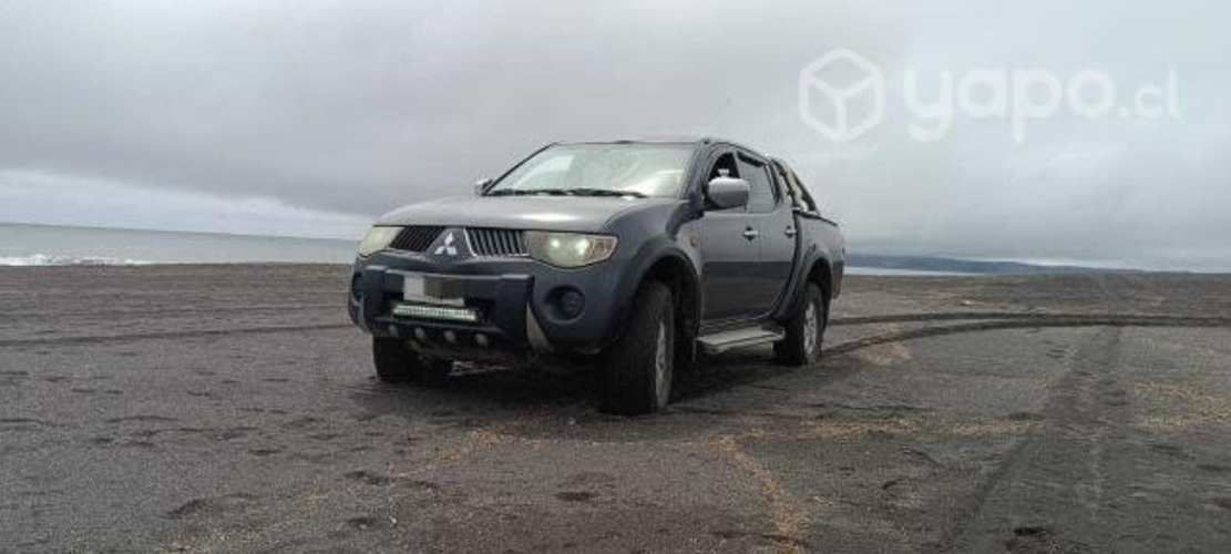 Mitsubishi l200 2010