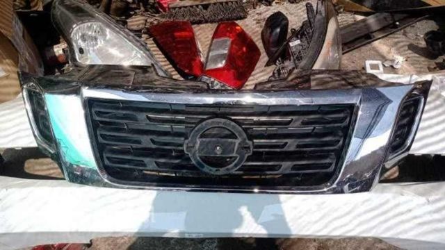 Mascara nissan np300 original