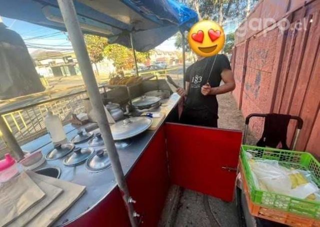 Carro de sopaipillas, empanadas, completos