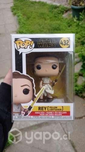 Funko pop Rey (lleyow lightsaber)